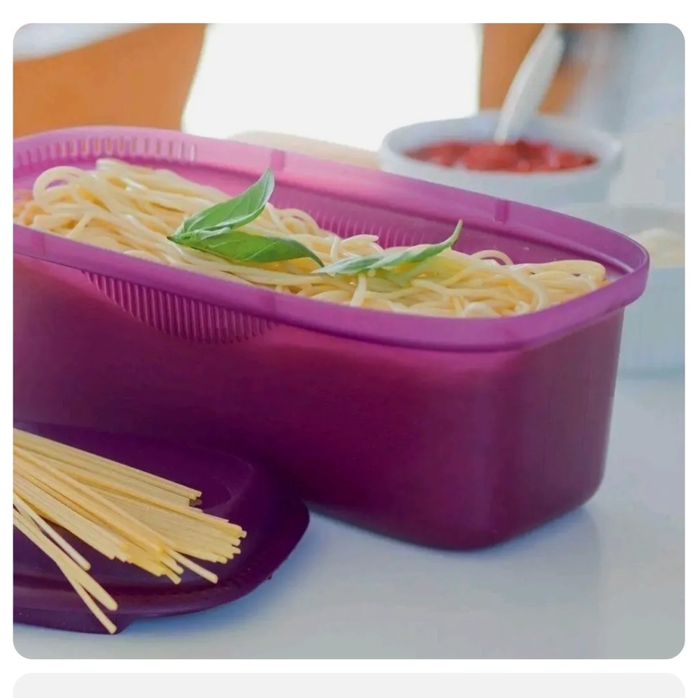 TUPPERWARE  microwave pasta maker